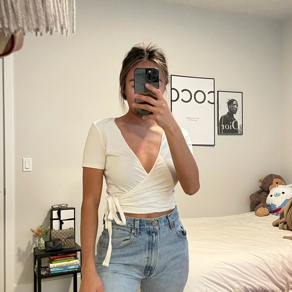 Brandy Melville versatile shirt - Picture 2 of 3